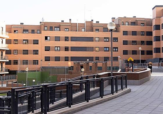 Bloque de portales afectados por la okupación