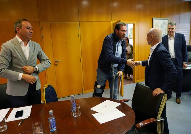 Óscar Puente, junto a Víctor Caramazana (Cámara de Comercio), Víctor Alonso (Diputación de Valladolid) y Alberto Alonso director de la Feria de Valladolid.