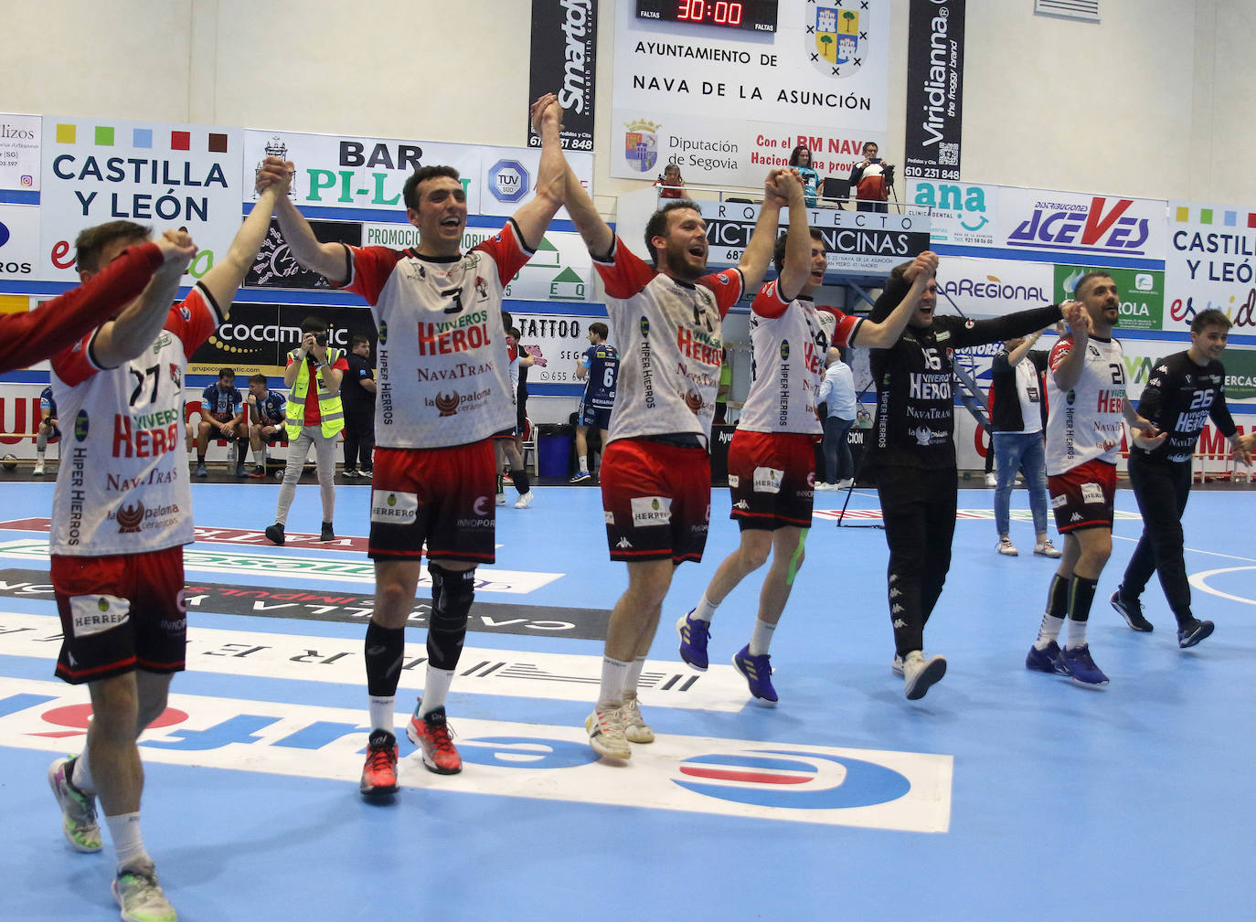 Celebración del ascenso navero a Asobal