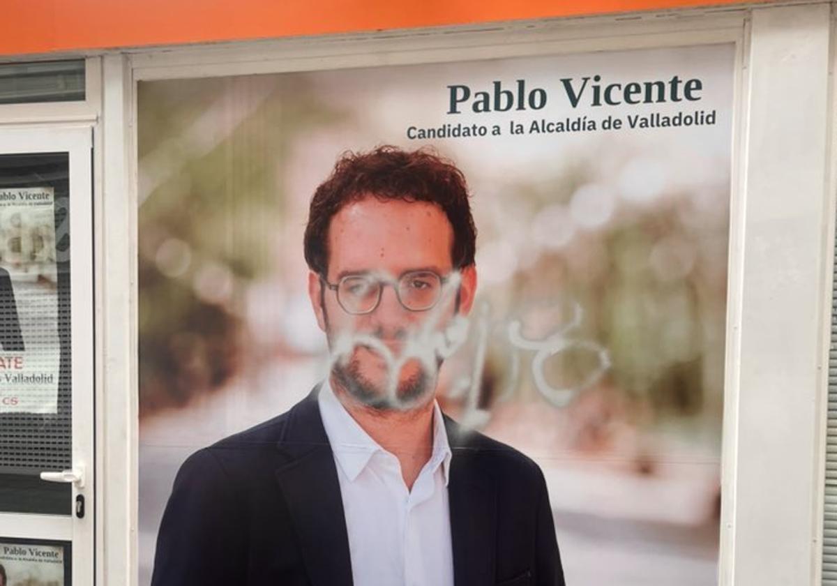 La caseta electoral de Ciudadanos en Valladolid después del acto vandálico.