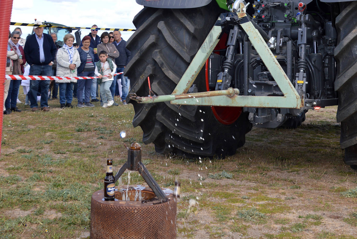 Concurso de habilidad con el tractor en Escarabajosa de Cabezas