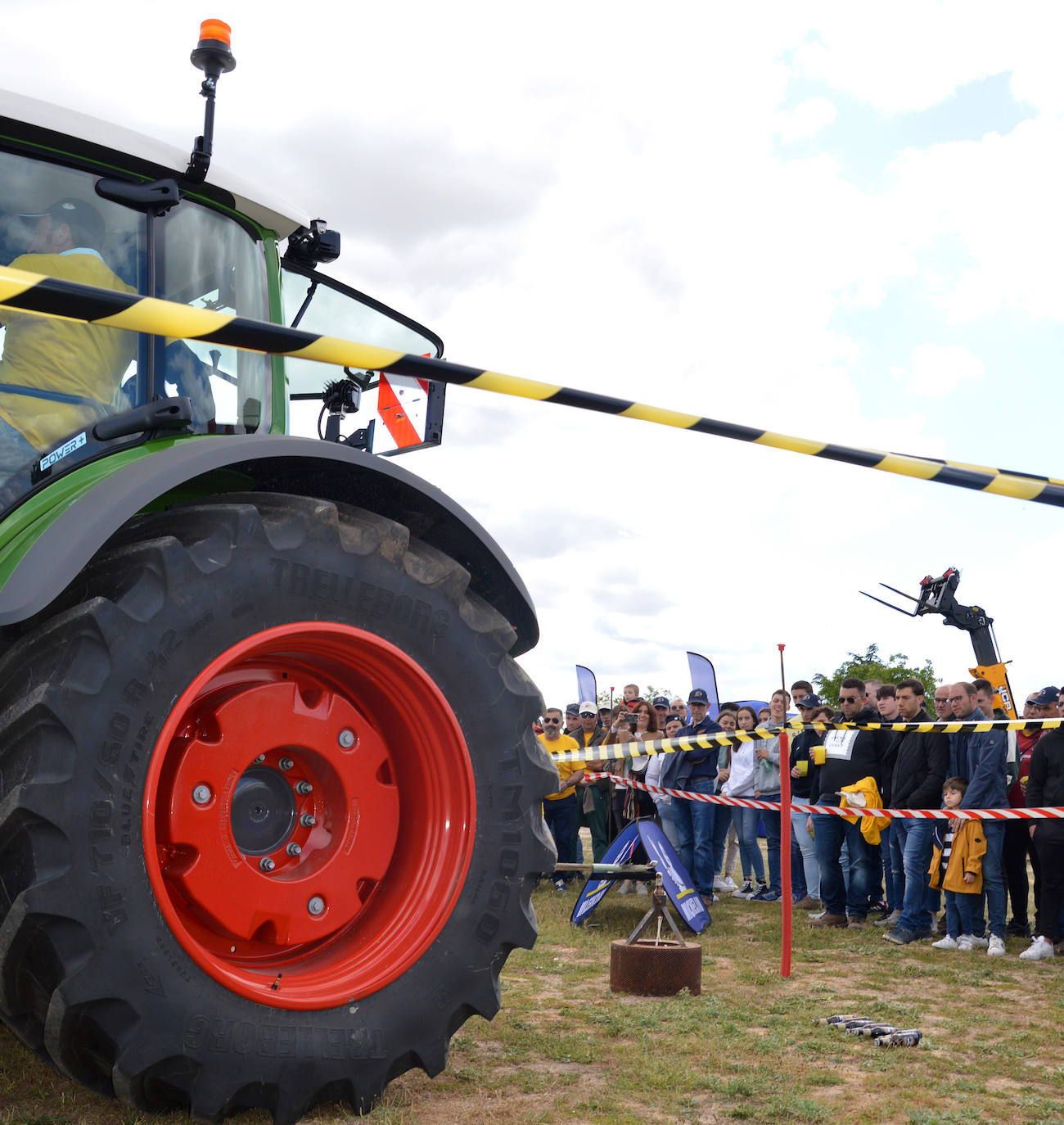 Concurso de habilidad con el tractor en Escarabajosa de Cabezas