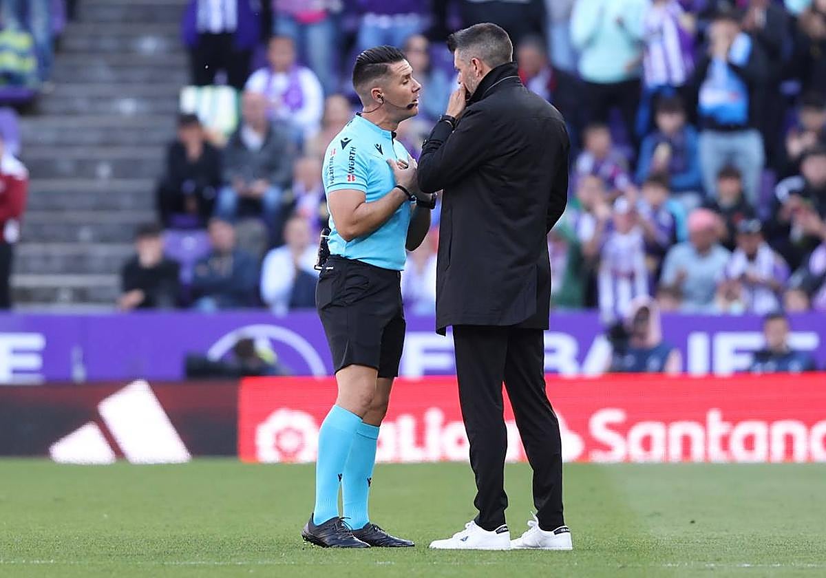 Ortiz Arias se dirige a Pezzolano para pedirle disculpas.