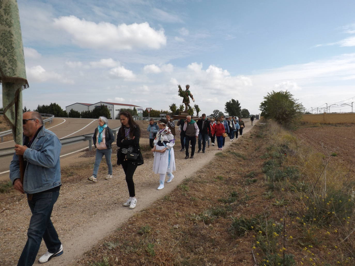 A San Isidro solo hay un camino en Dueñas