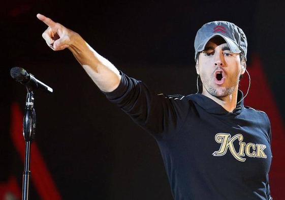 Enrique Iglesias durante un concierto.