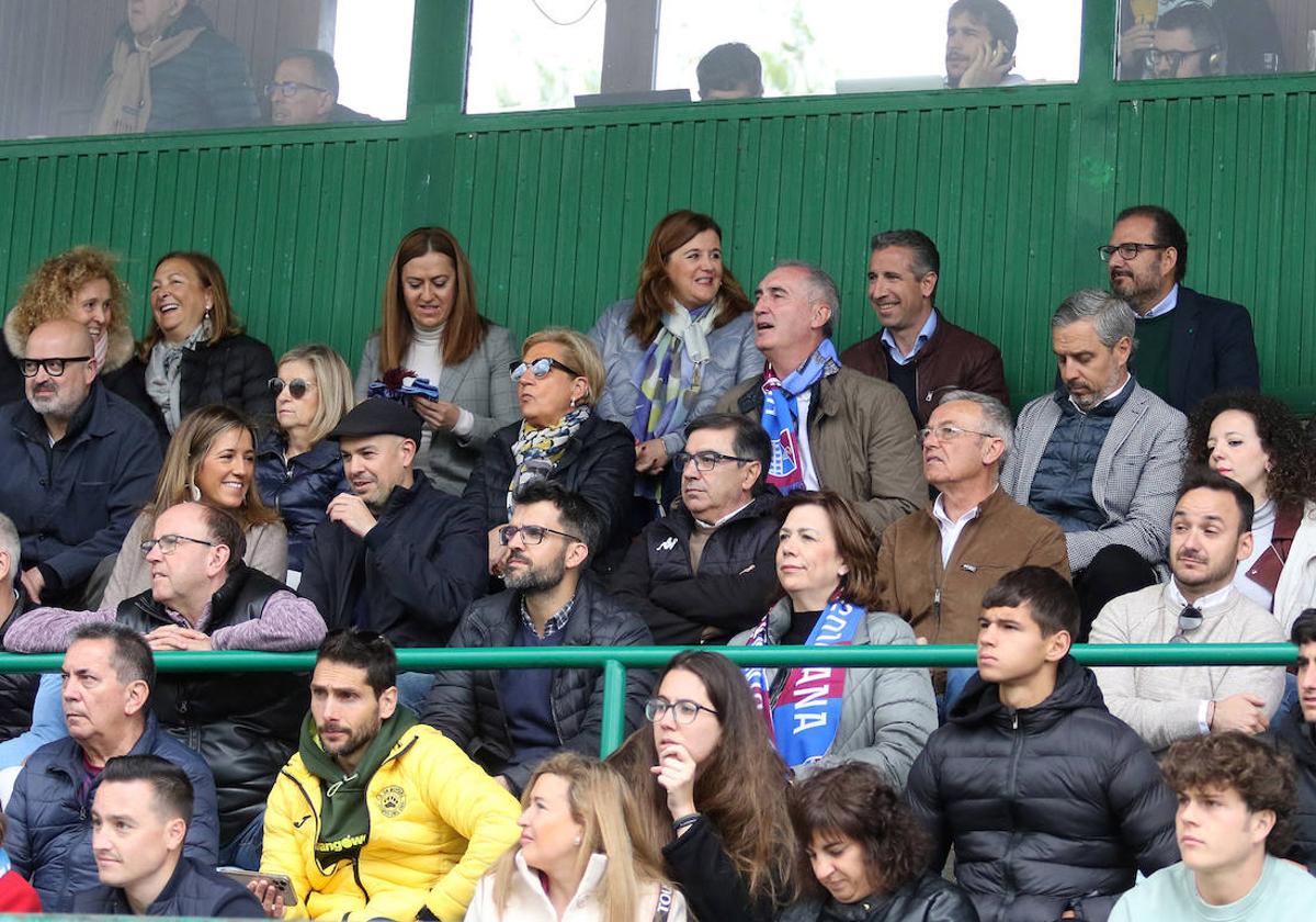 Palco de La Albuera, este domingo, con cinco de los seis candidatos a la Alcaldía de Segovia.