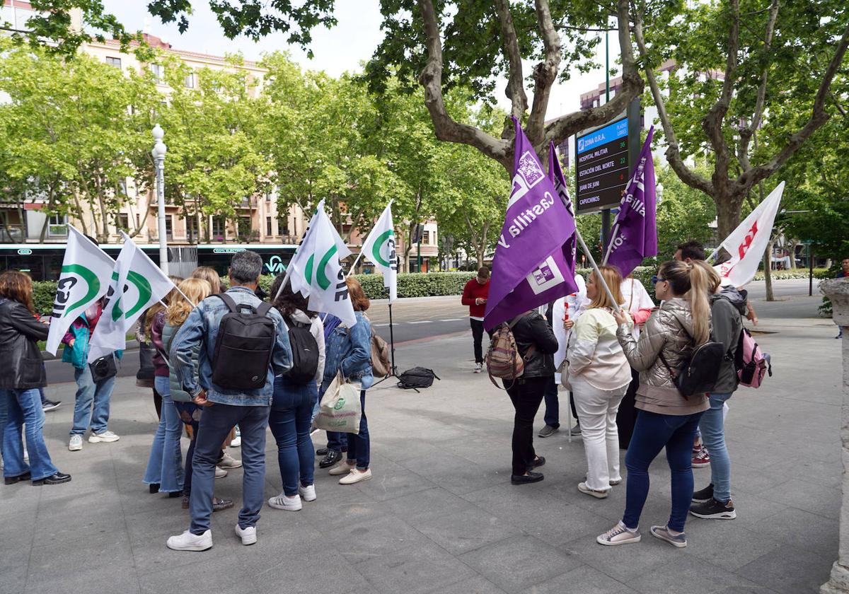 Concentración de los sindicatos celebrada este lunes 15 en Valladolid.