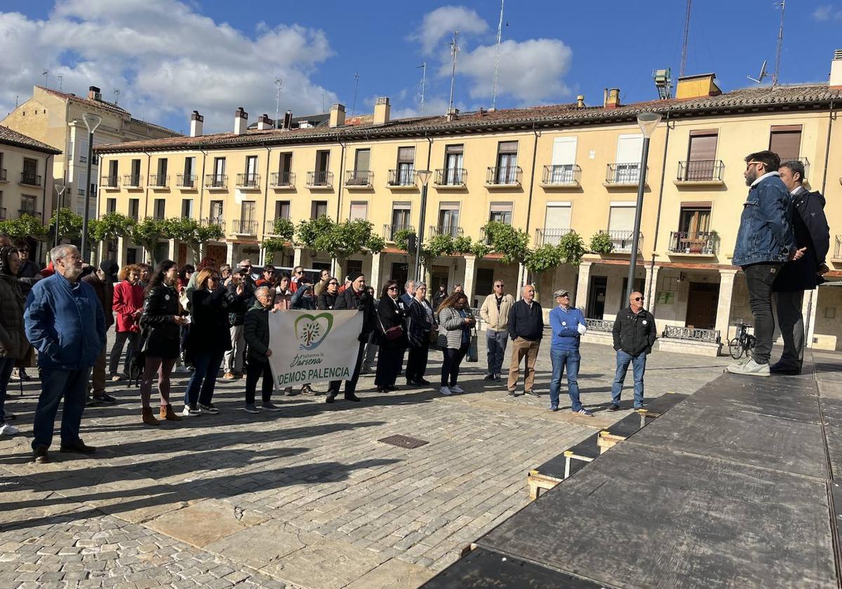 Protesta por el proyecto de la Dársena ante el Ayuntamiento.