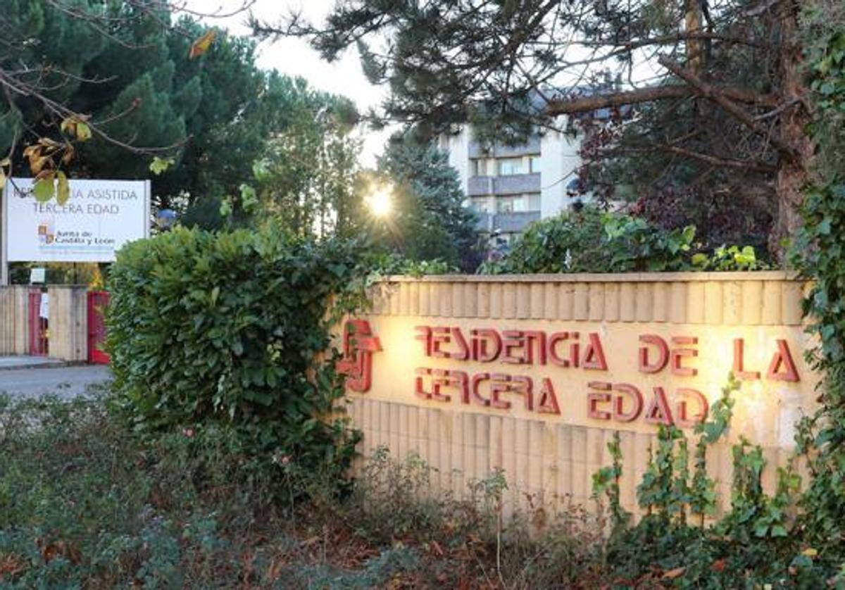 Entrada a la Residencia Asistida de Valladolid, de titularidad de la Junta, en el barrio de La Rubia.