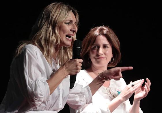 Yolanda Díaz, en el acto central de campaña de Valladolid Toma la Palabra, junto a María Sánchez.