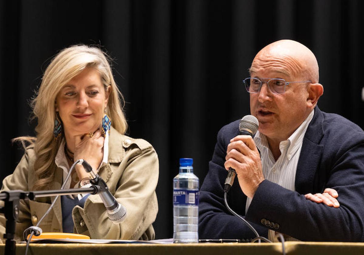 Irene Carvajal (Vox) y Jesús Julio Carnero (PP), en el debate del soterramiento celebrado esta semana en Valladolid.