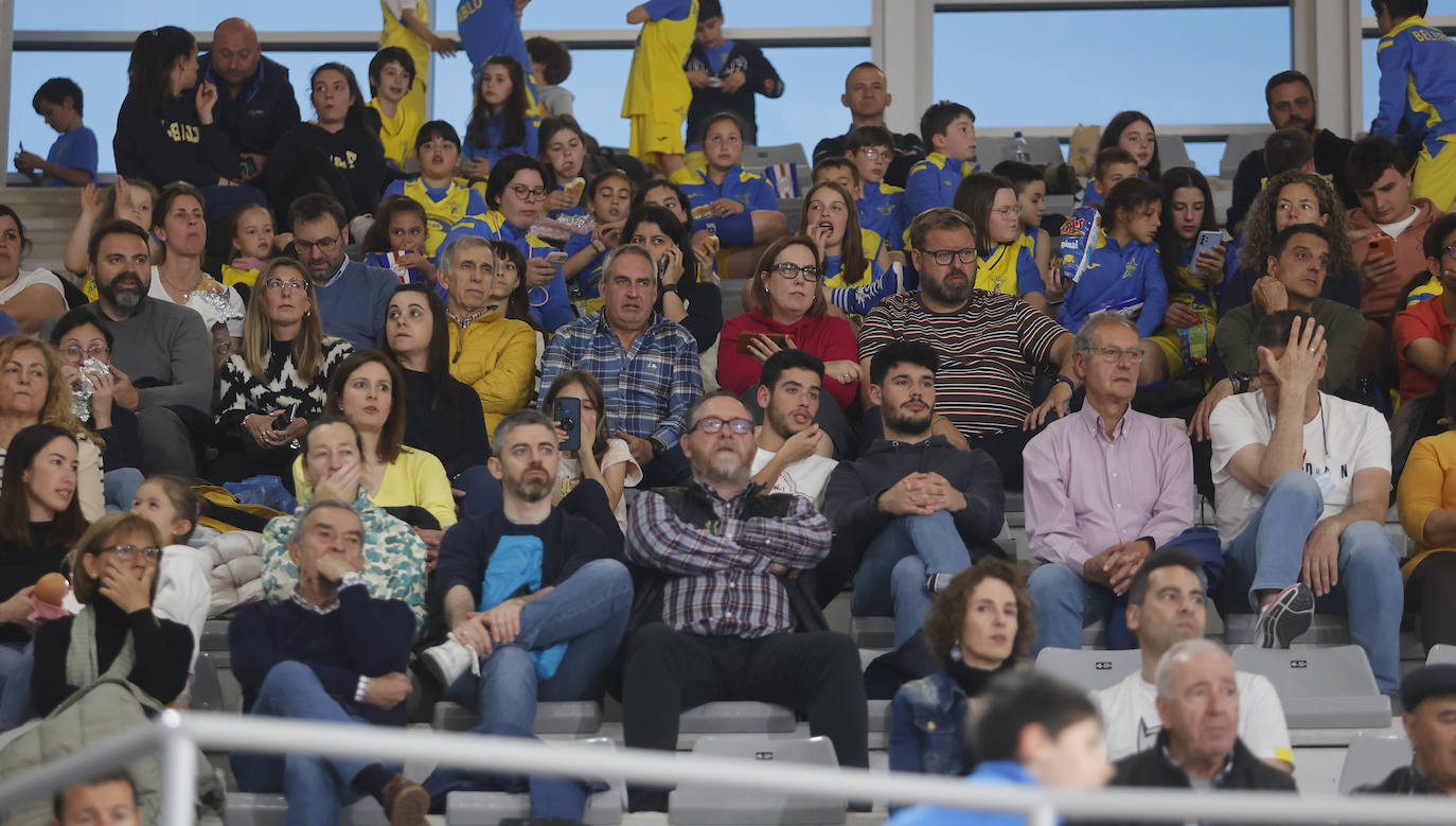 Búscate en las gradas del Zunder Palencia-Melilla