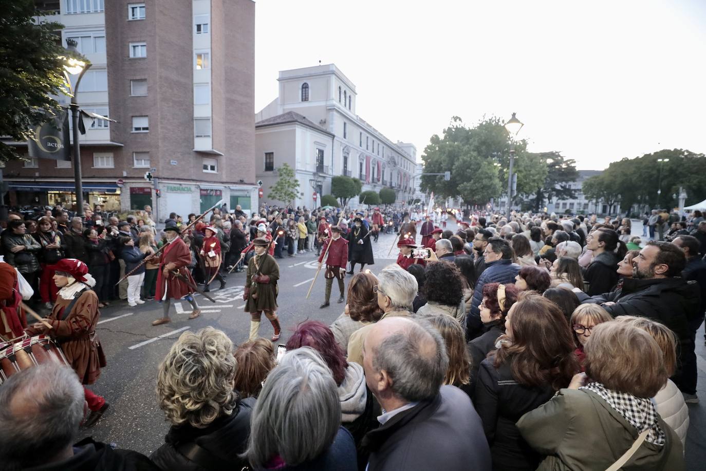 Desfile de antorchas por el quinto centenario del Palacio Real de Valladolid