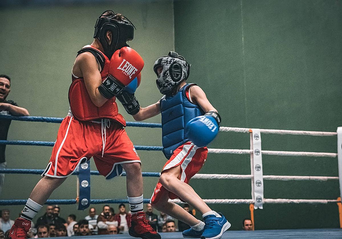 Una de las imágenes que dejó la jornada en el frontón de Soto de la Medinilla.