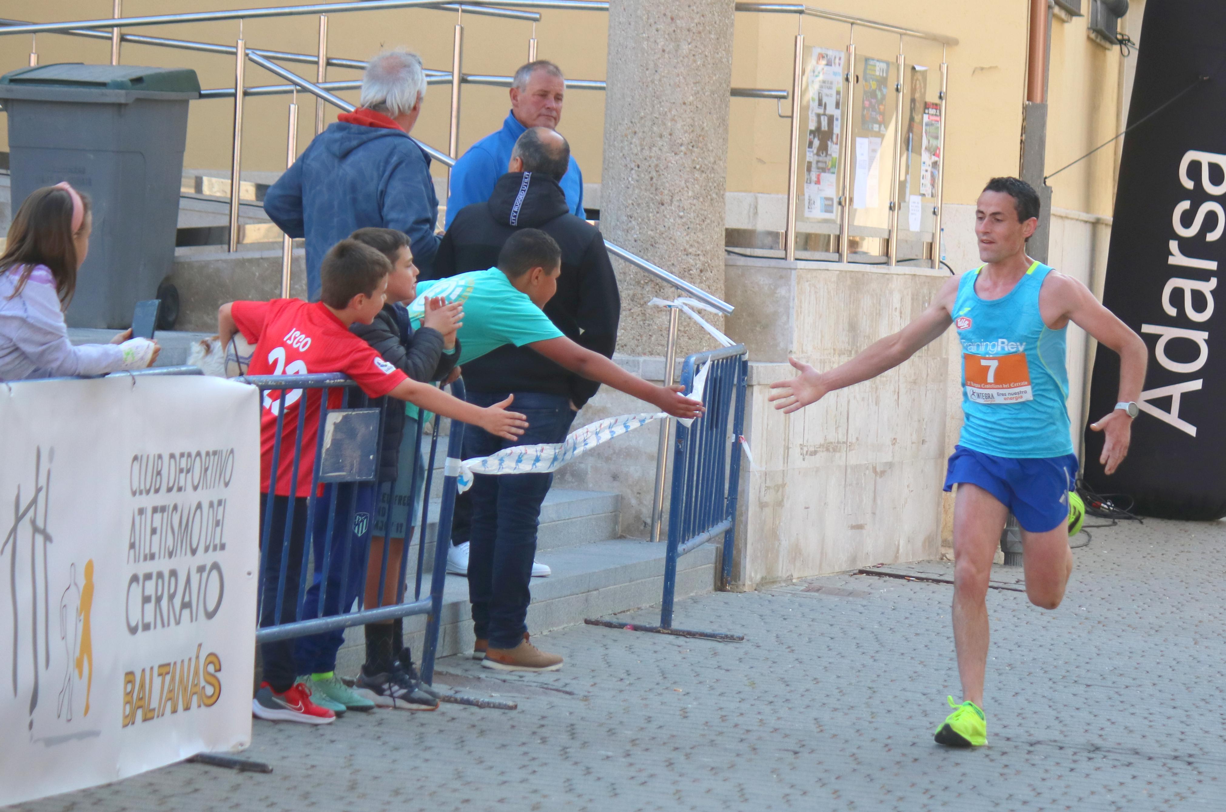Pablo Marcos y Alicia Diago, vencedores de la IV Legua Castellana del Cerrato