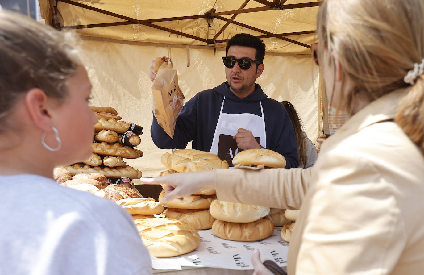 21 puestos engrandecen la Feria del Pan de Grijota