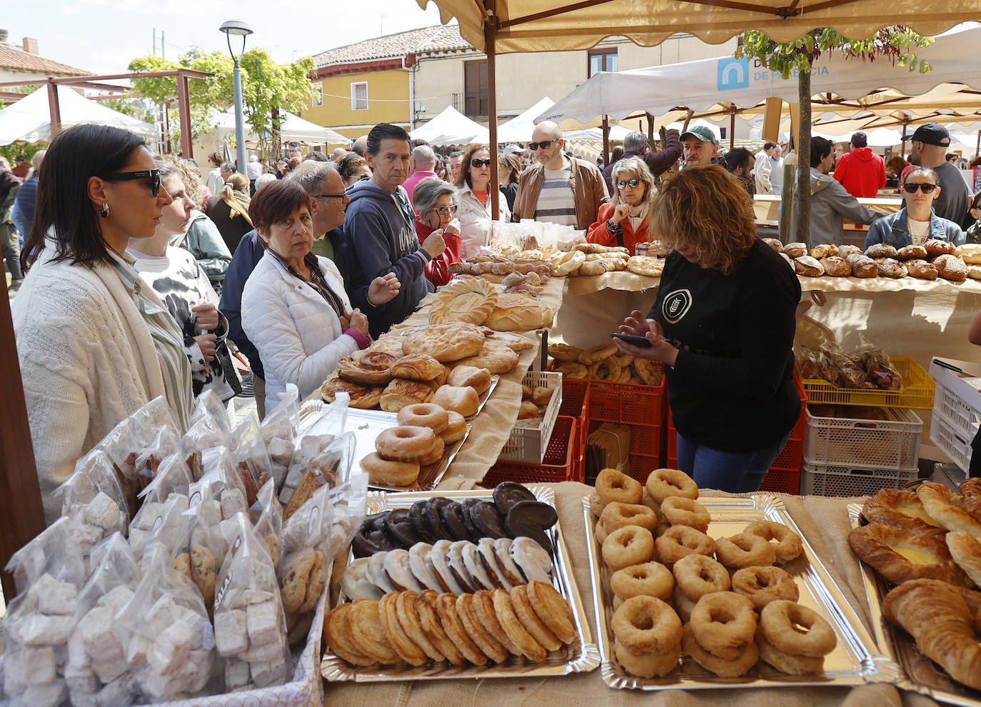 21 puestos engrandecen la Feria del Pan de Grijota