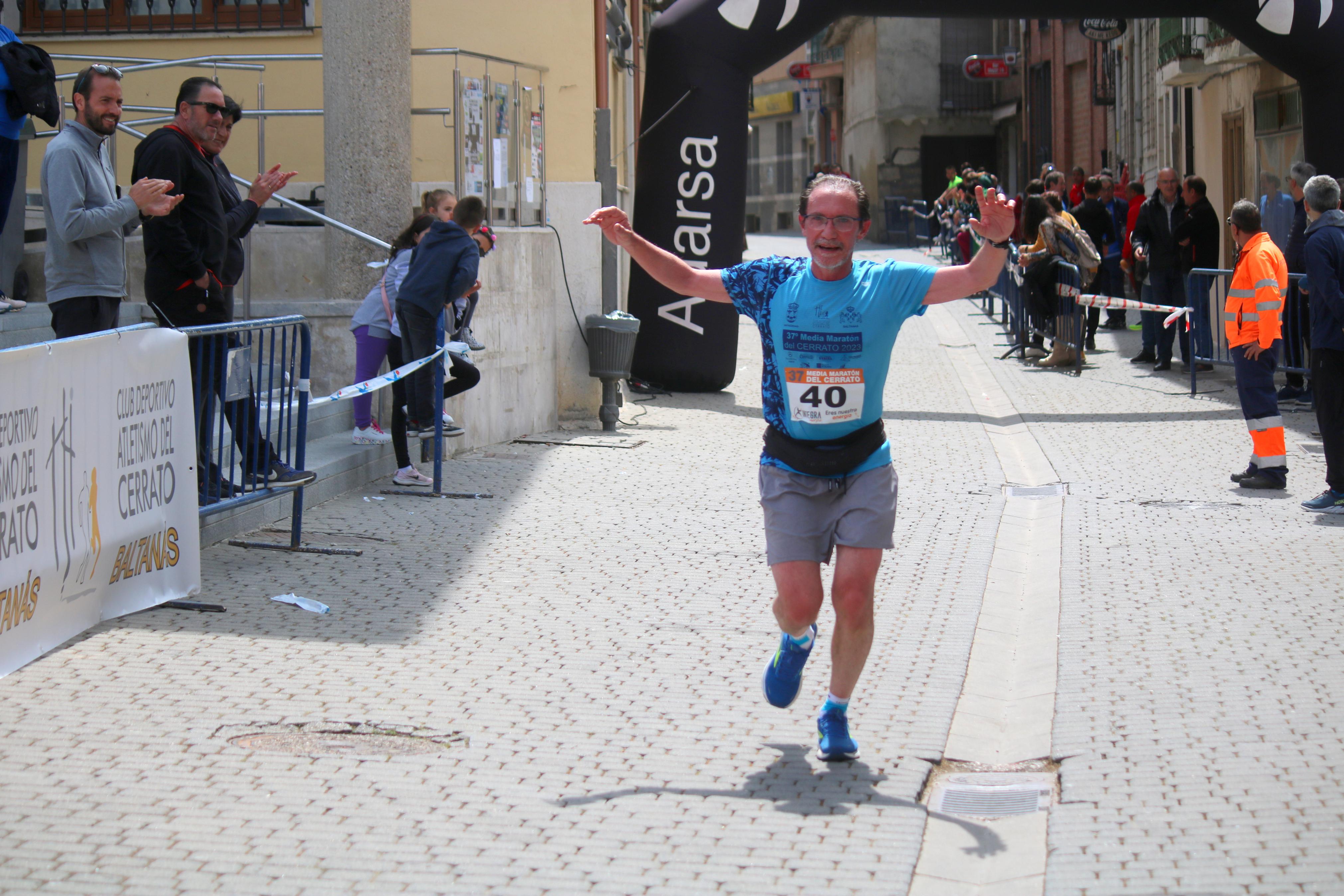 Javier Sangrador y Marta Medina reinan en la XXXVII Media Maratón del Cerrato