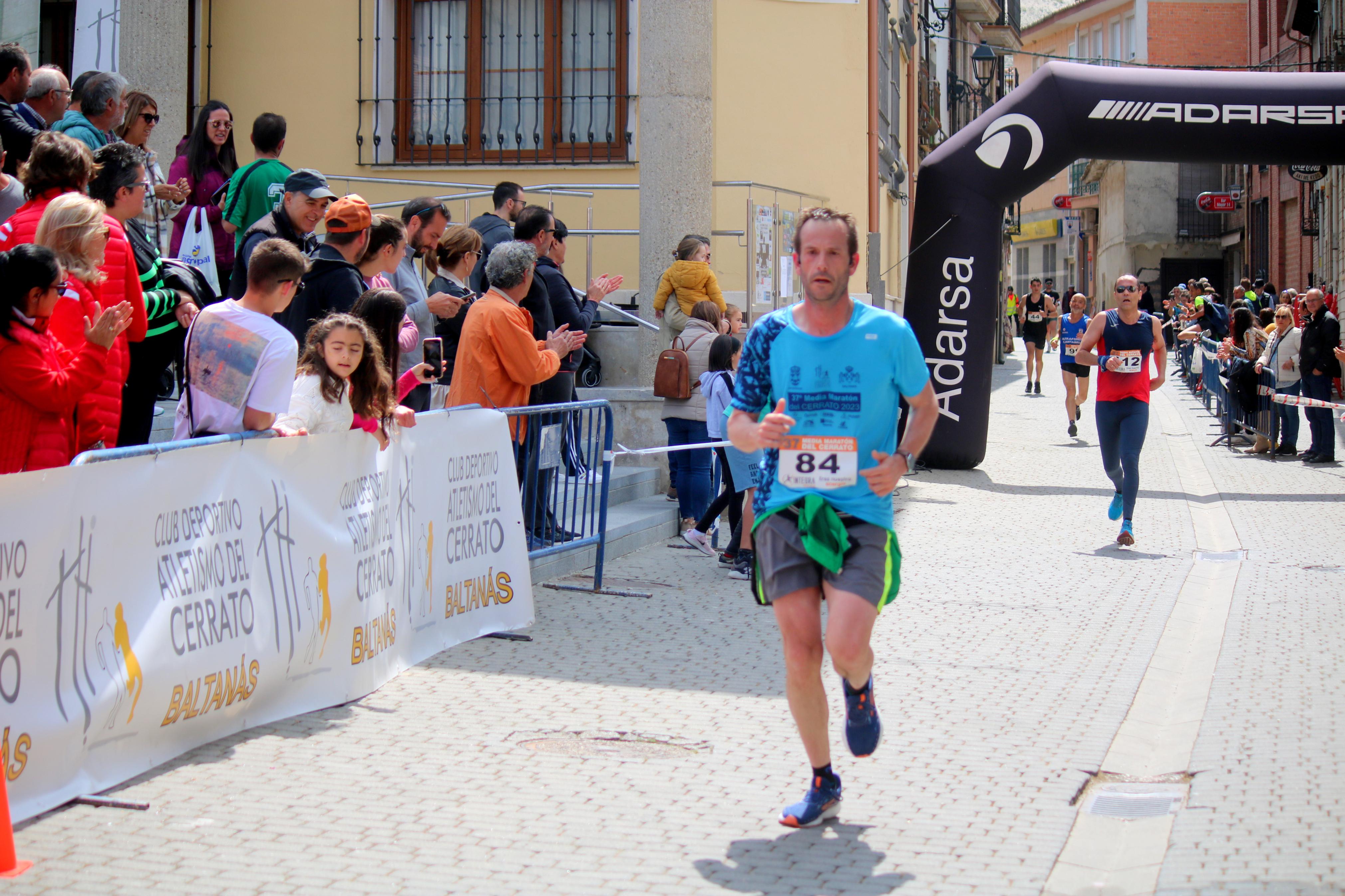 Javier Sangrador y Marta Medina reinan en la XXXVII Media Maratón del Cerrato