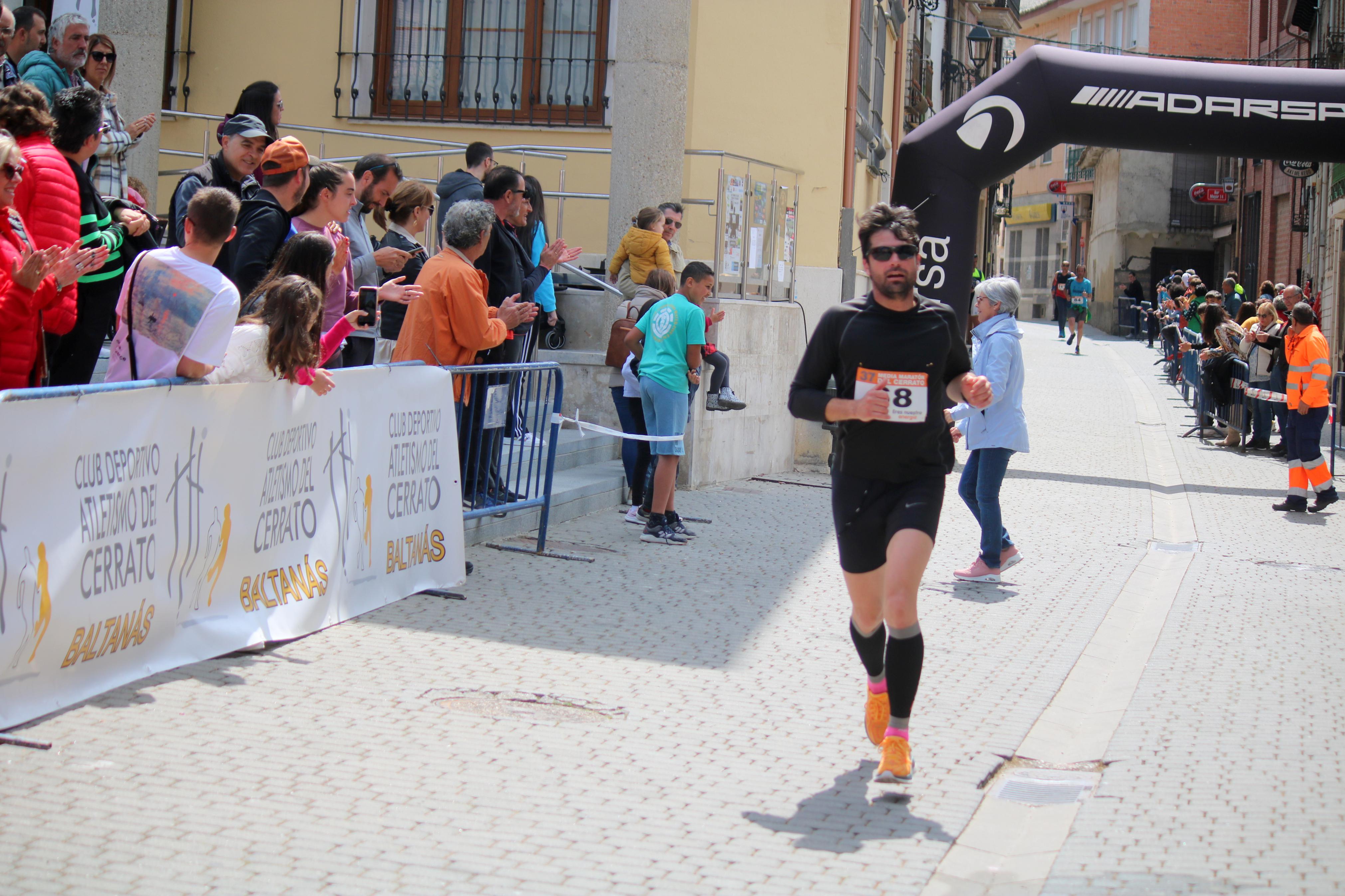Javier Sangrador y Marta Medina reinan en la XXXVII Media Maratón del Cerrato