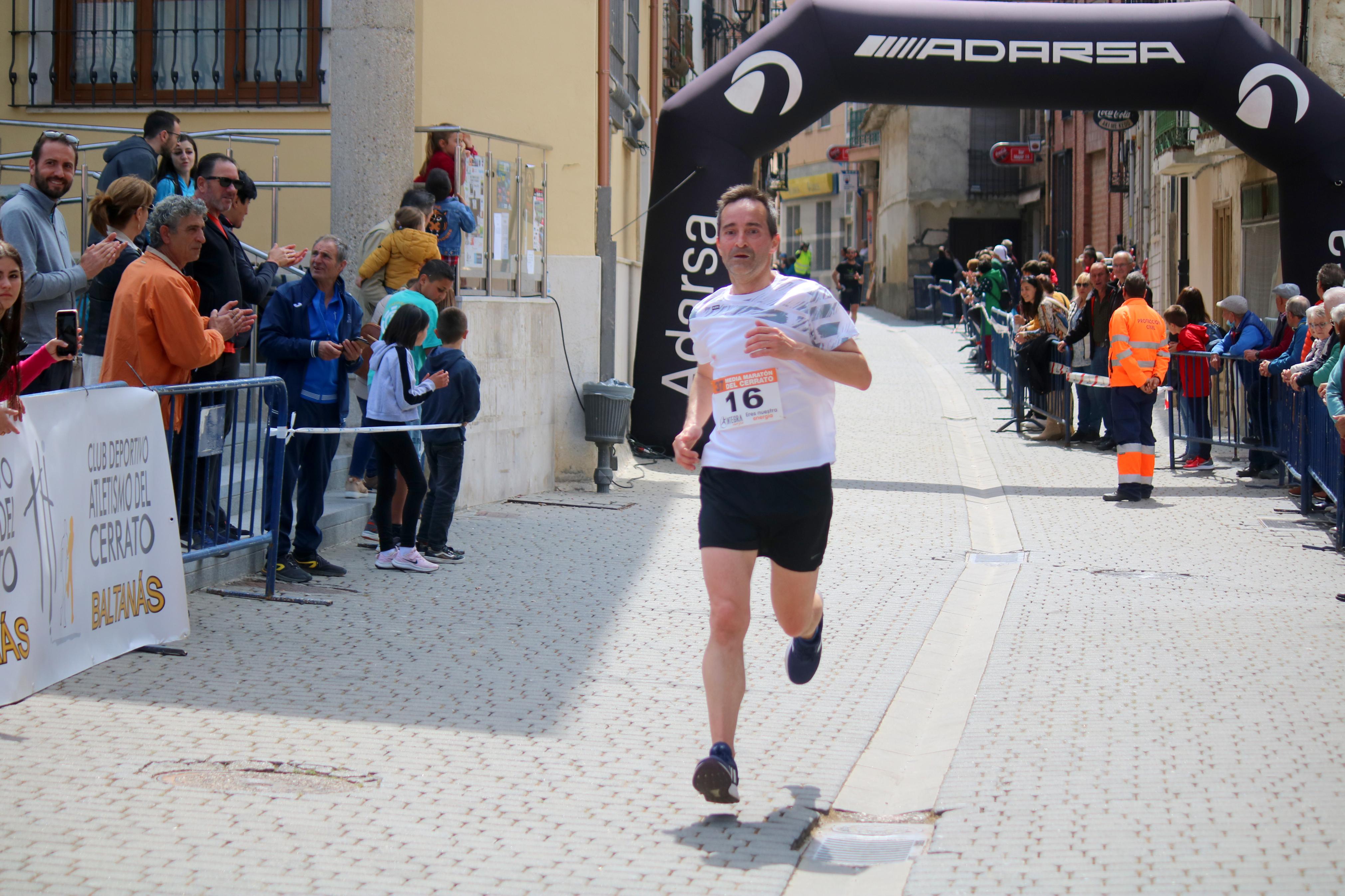 Javier Sangrador y Marta Medina reinan en la XXXVII Media Maratón del Cerrato