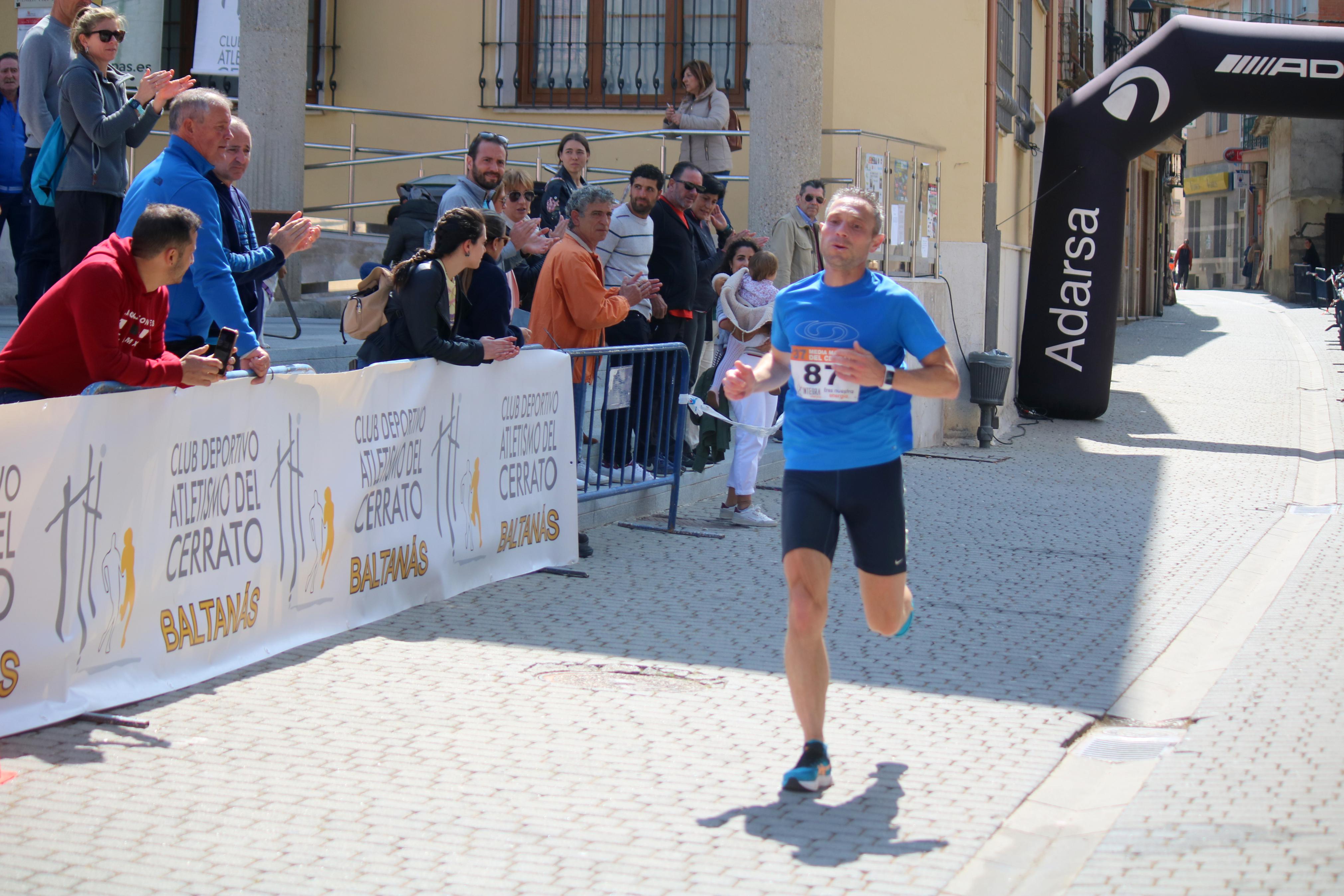 Javier Sangrador y Marta Medina reinan en la XXXVII Media Maratón del Cerrato