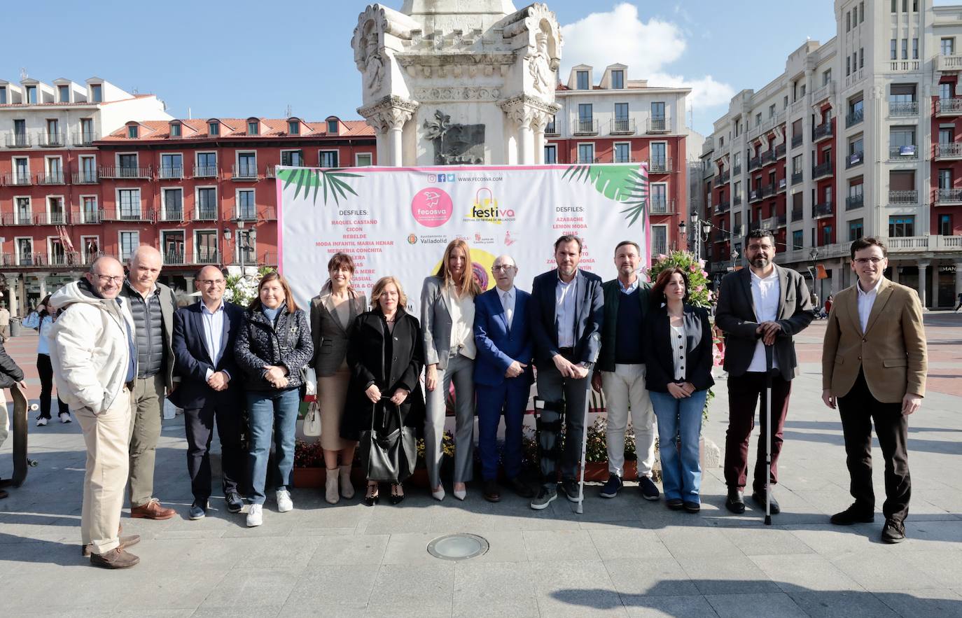 Así fue el desfile de moda en la pasarela de la Plaza Mayor de Valladolid