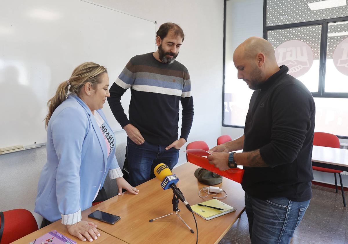 Melania Mogrovejo, David Díaz y Andrés Mateos, trabajadores de Marelli.