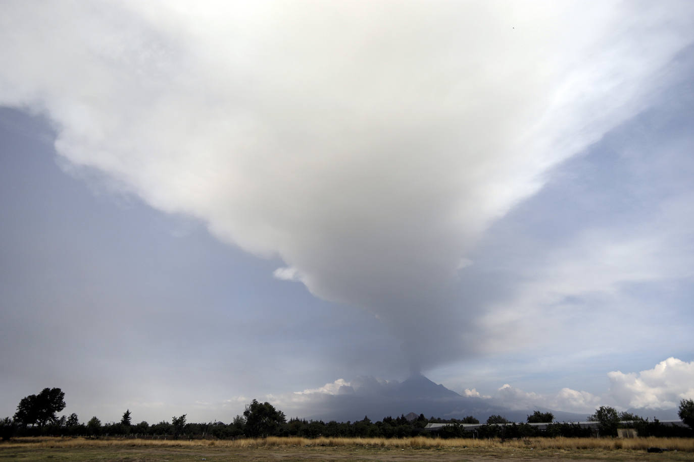 Actividad del volcán desde el municipio de Nealtican