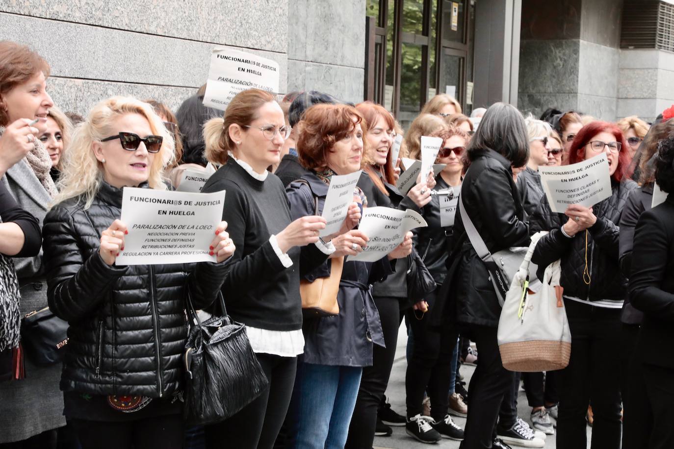 Los funcionarios de justicia salen a la calle después de un mes de huelga