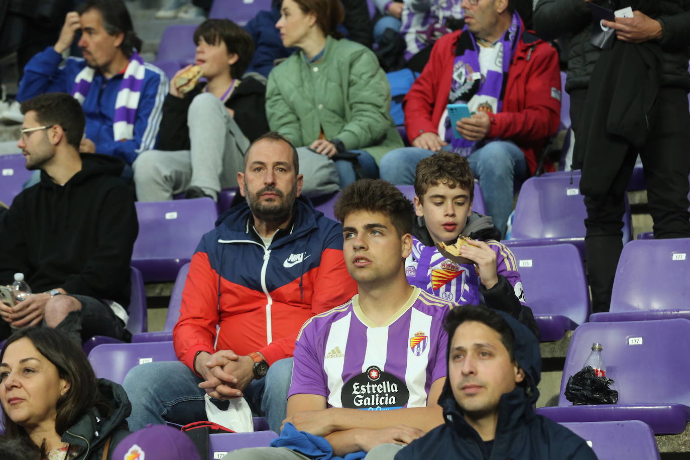 Búscate en la grada del José Zorrilla (1/4)