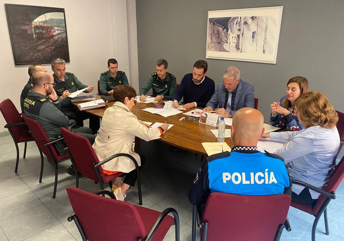 Firma del protocolo en el Ayuntamiento de Dueñas.