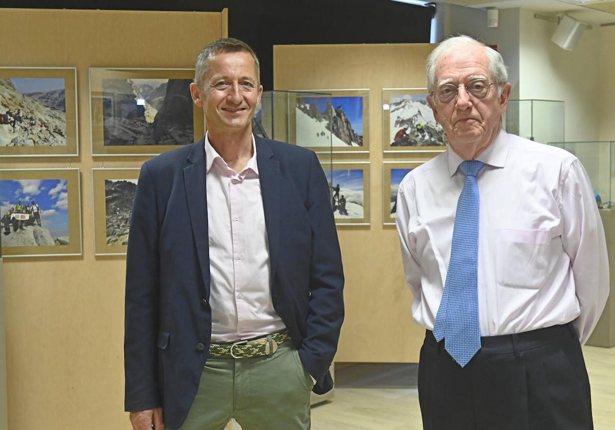 Federico Mendoza y José Antonio Fernández posan en la exposición.