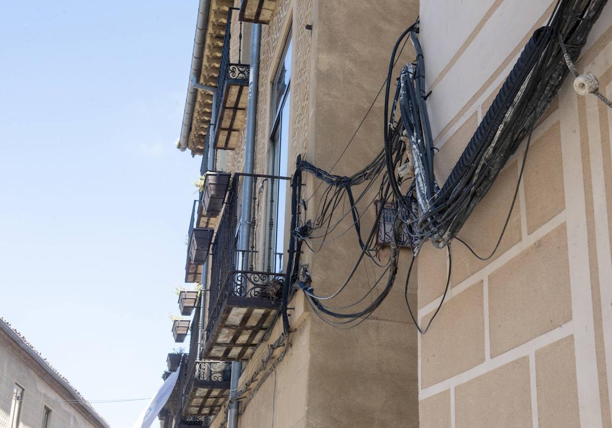 Cables en la calle Daoiz.