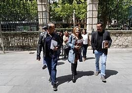 Representantes sindicales acudenm a la Consejería el pasado 17 de mayo.