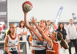 Torneo de baloncesto 3x3 femenino en la Feria de Muestras.