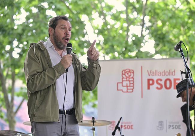 Óscar Puente se dirige a los asistentes al cierre de campaña del PSOE.