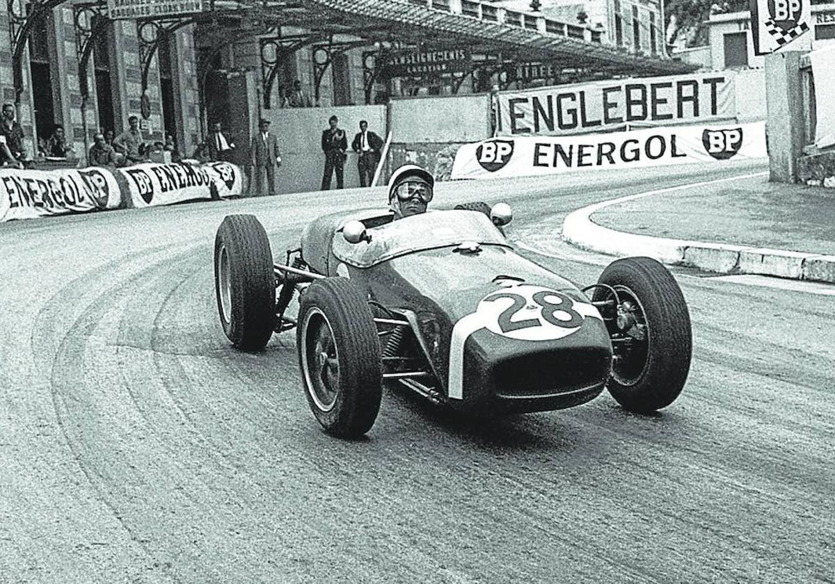 Stirling Moss durante la carrera de Mónaco en 1960.