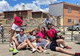 Quintos de 2022 en la tradicional pedida de rosquillas de las Pascuas de Torrelobatón