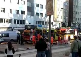 Momento en el que el joven era trasladado en la ambulancia al hospital de Burgos.