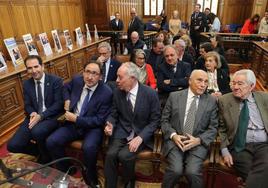 Mario Simón, Alfonso Polanco, Heliodoro Gallego, Marcelo de Manuel y Francisco Jambrina en el homenaje a los alcaldes en la víspera del Día de la Constitución.