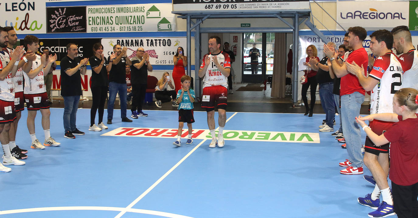 Despedida de Carlos Villagrán, eterno capitán del Balonmano Nava