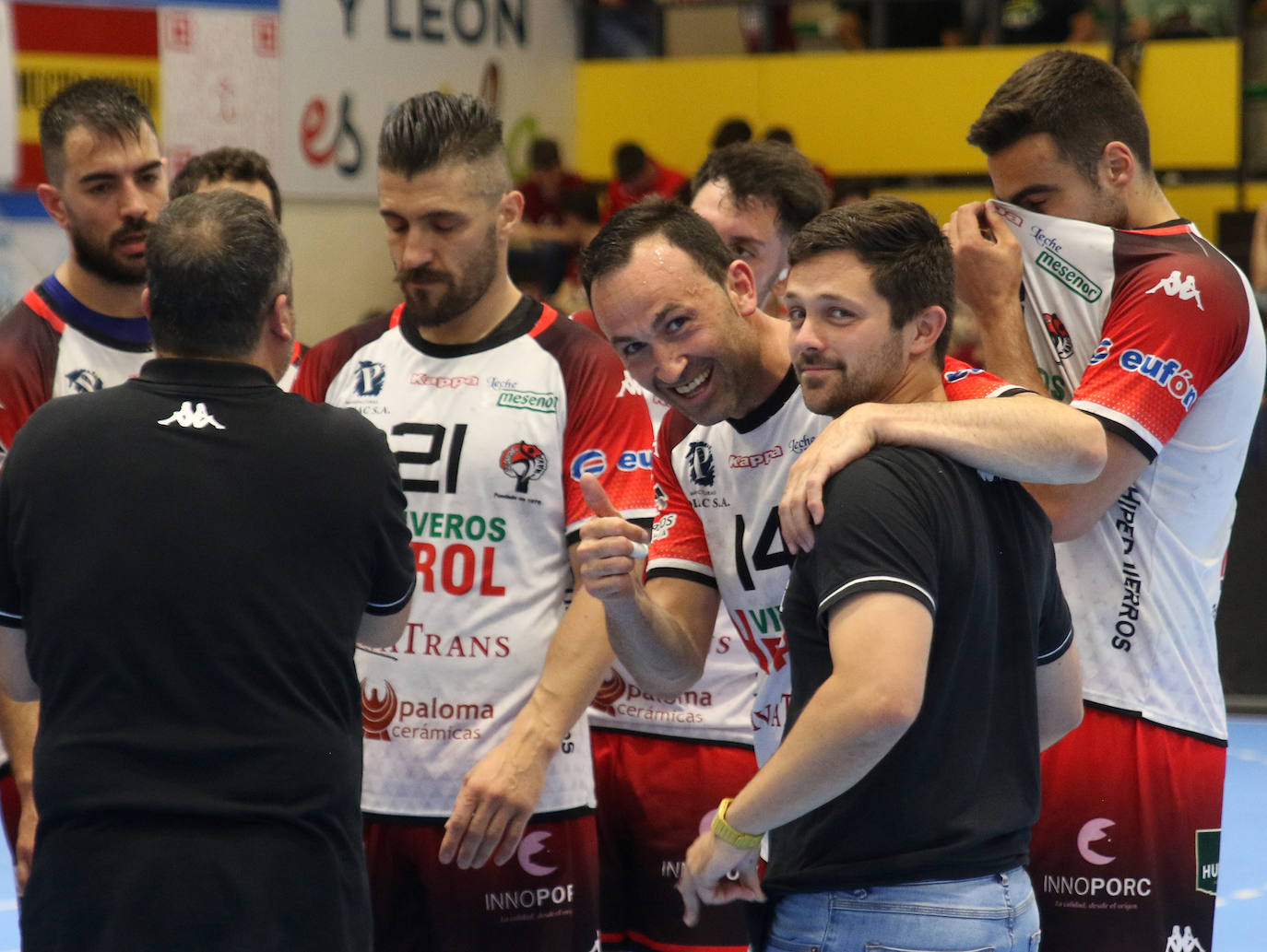 Despedida de Carlos Villagrán, eterno capitán del Balonmano Nava