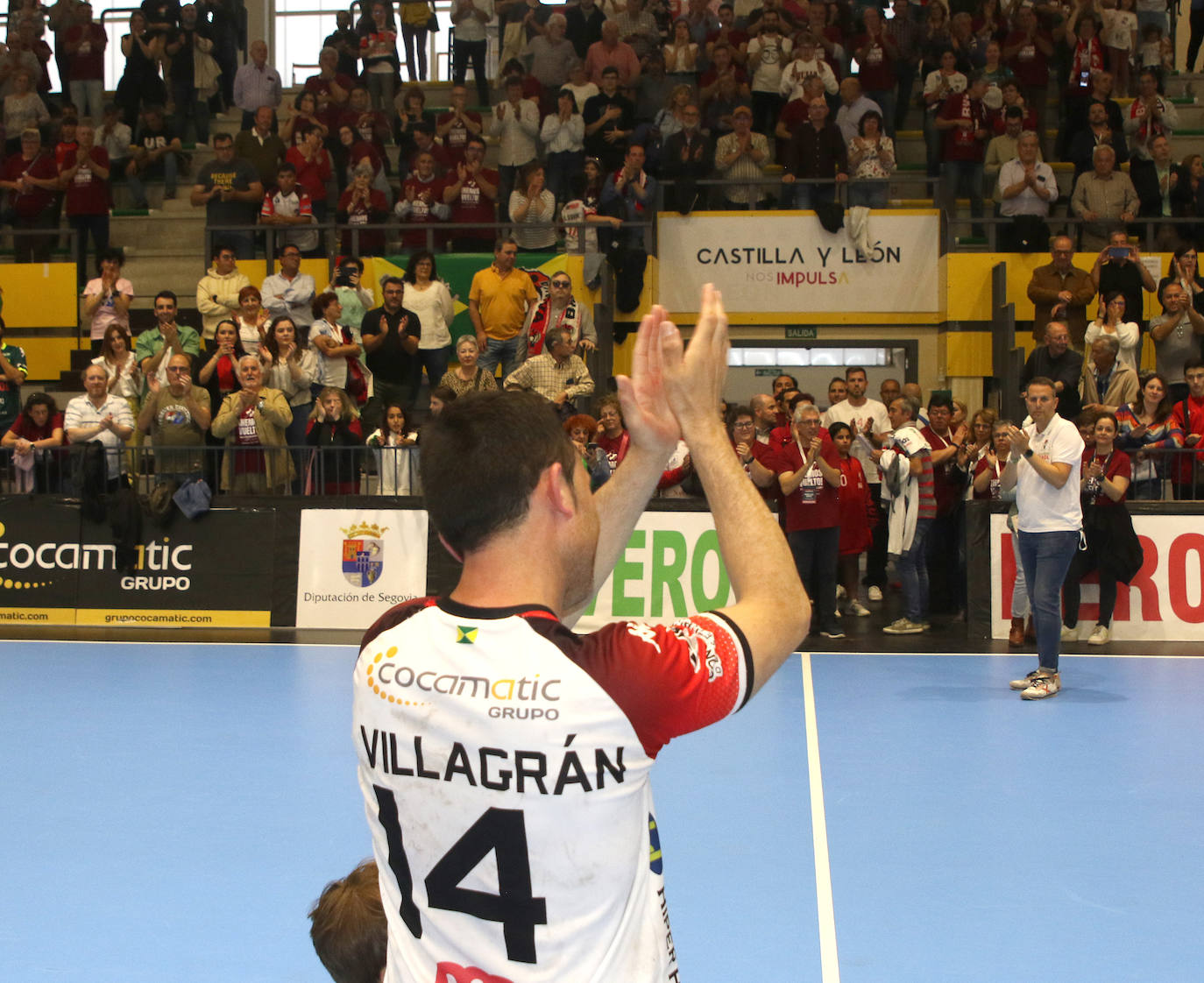 Despedida de Carlos Villagrán, eterno capitán del Balonmano Nava