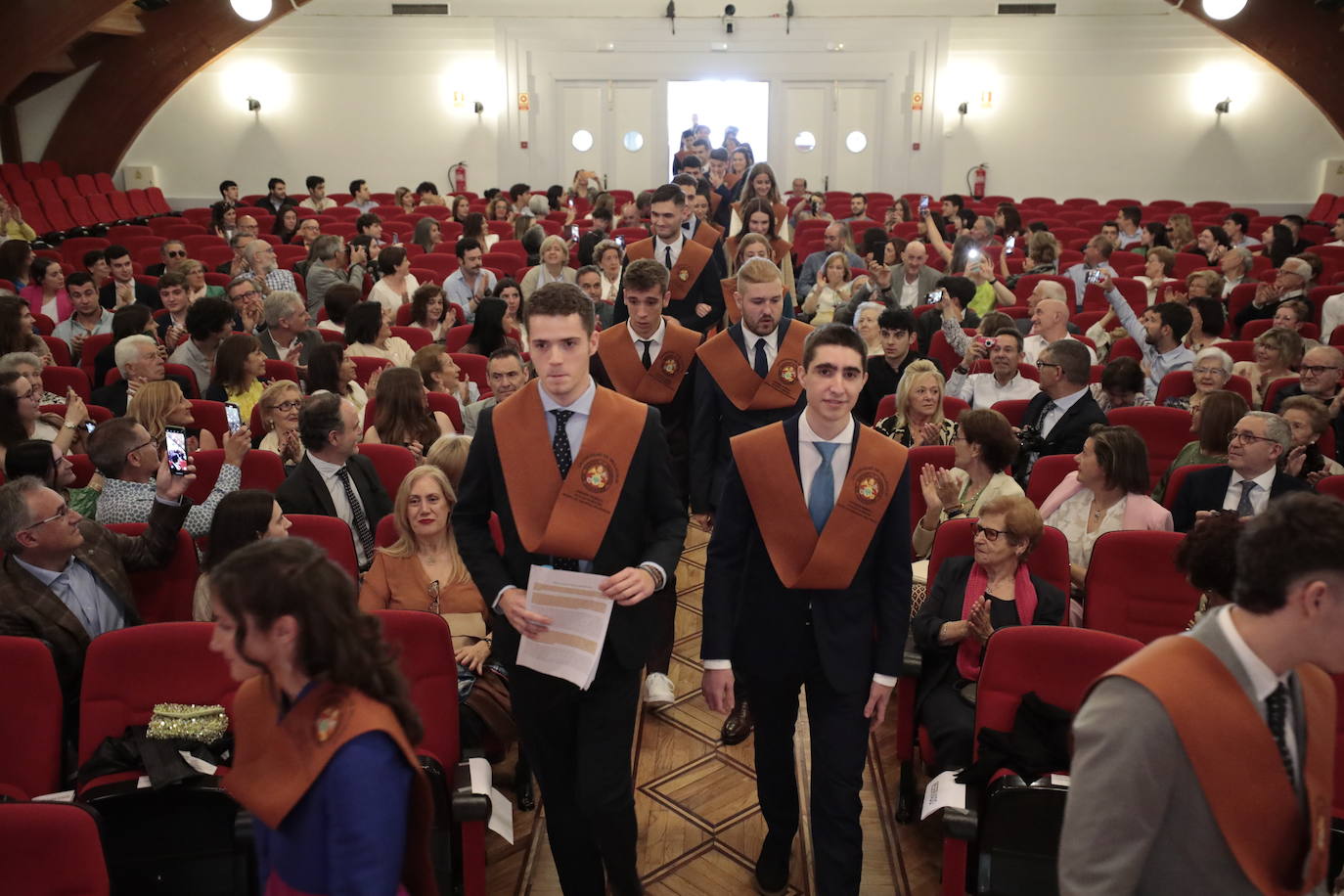 Graduación de la primera promoción del Grado en Ingeniería Biomédica en la Uva