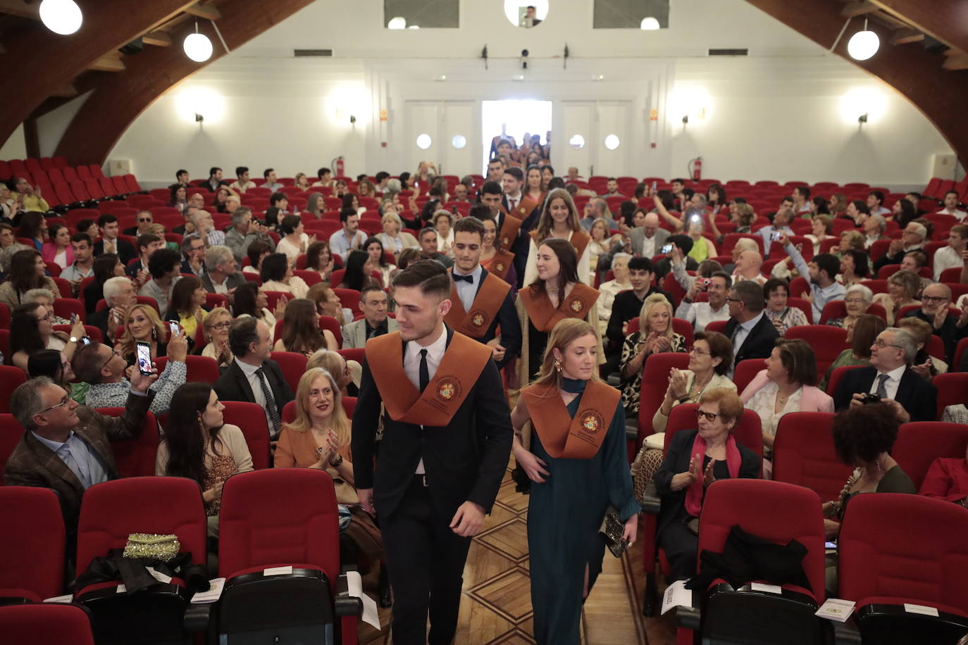 Graduación de la primera promoción del Grado en Ingeniería Biomédica en la Uva