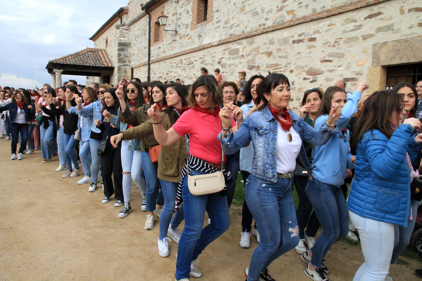 Fervor por la Virgen del Bustar