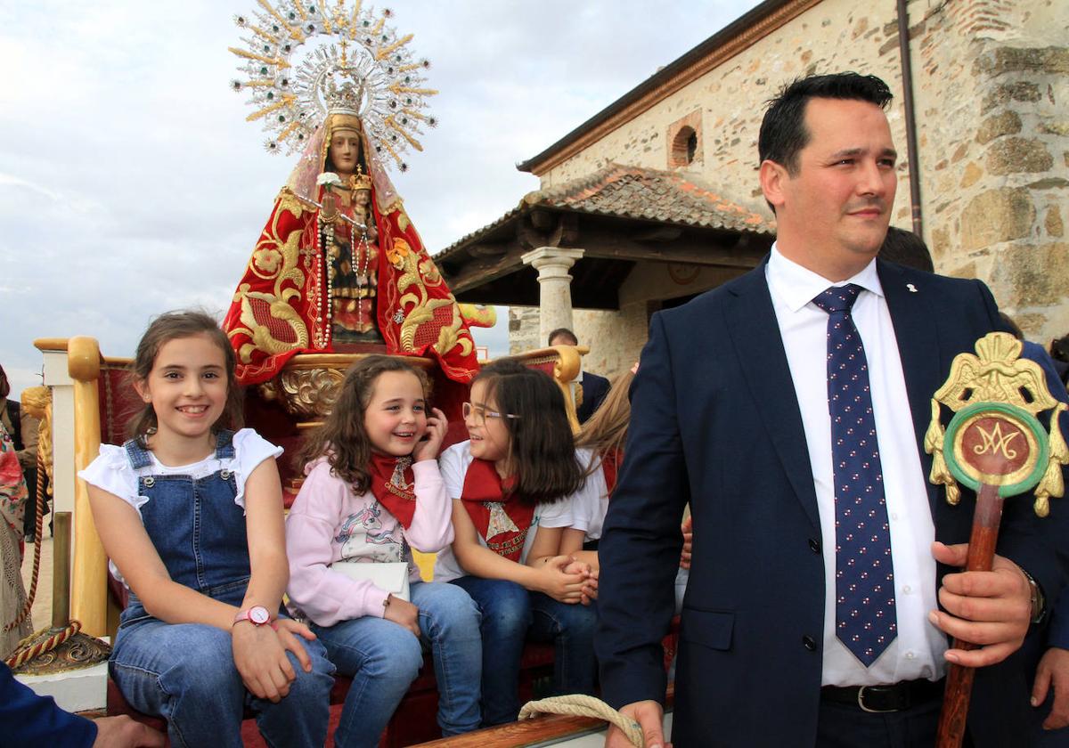 Fervor por la Virgen del Bustar