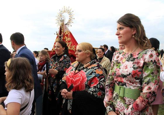 Asistentes a la romería de este sábado en Carbonero el Mayor en honor a la Virgen del Bustar.