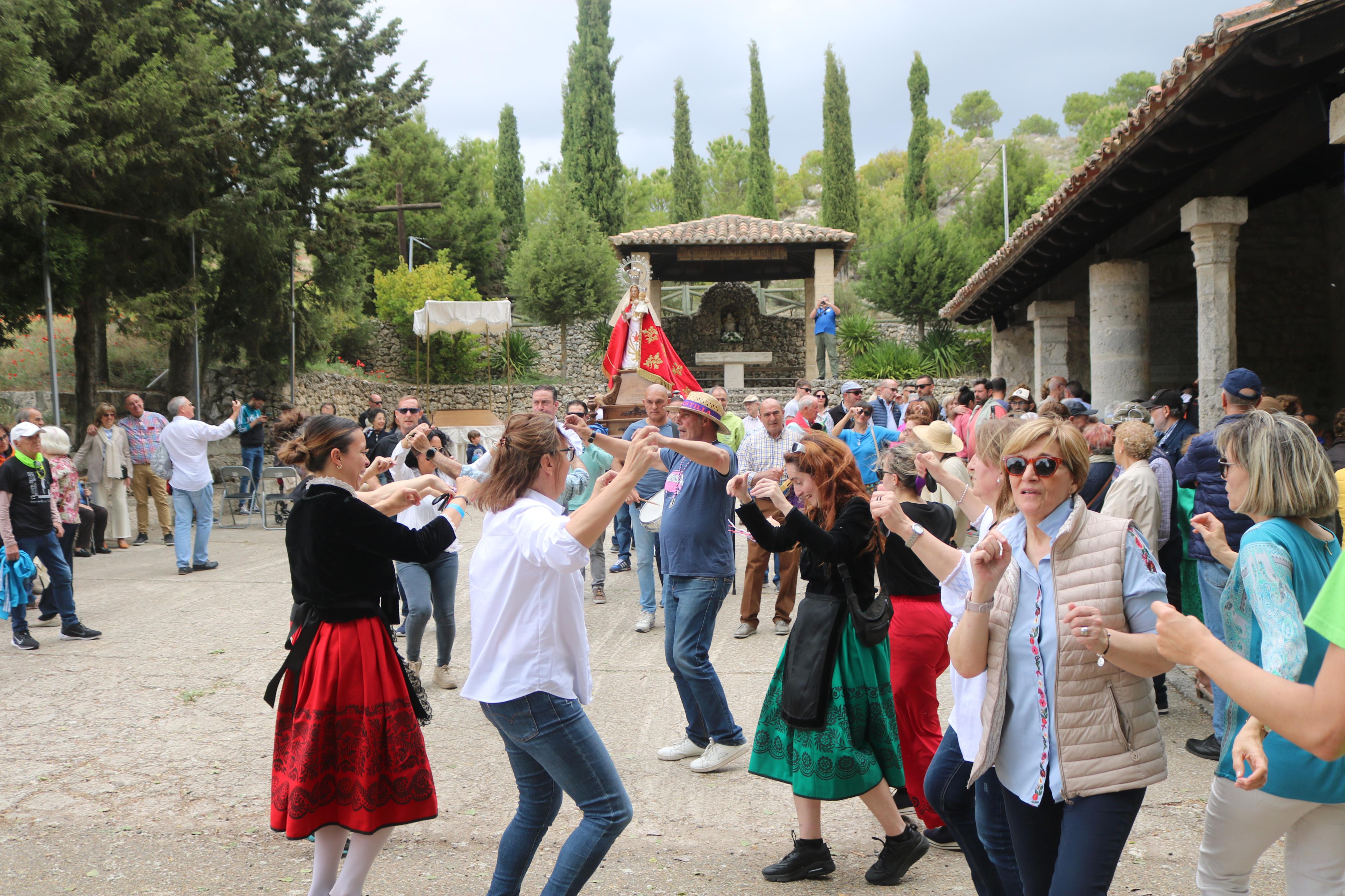 Antigüedad danza en honor a la Virgen de Garón